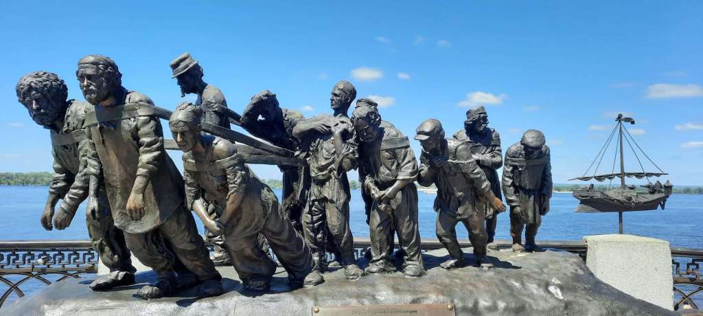 Sculpture of the painting of  "Barge Haulers on the Volga" by Ilya Repin in Samara