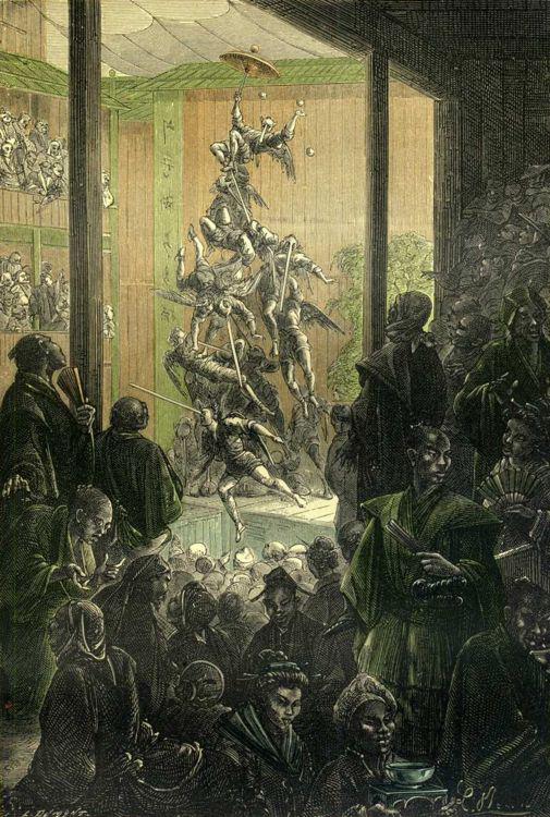 Le monument s’écroula comme un château de cartes.